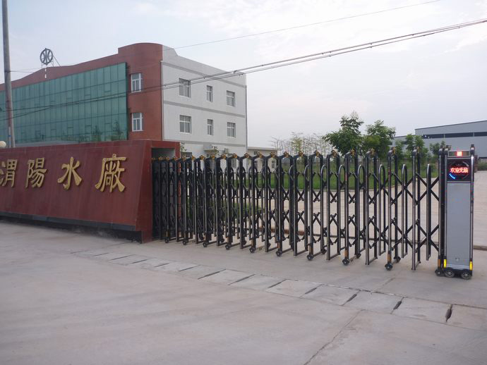 水廠(chǎng)選用電動(dòng)伸縮門(mén)